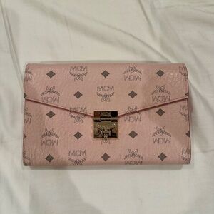 MCM Pink Wallet on Chain